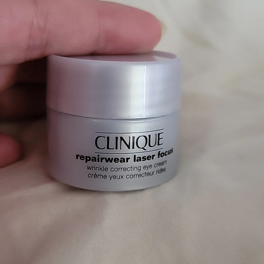 NWOT CLINIQUE Repair laser focus